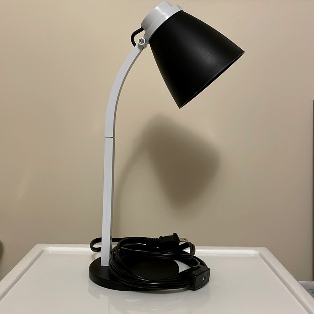 ONLY ONE AVAIL - Vintage Basic Desk Lamp - Black & White - Metal and Plastic